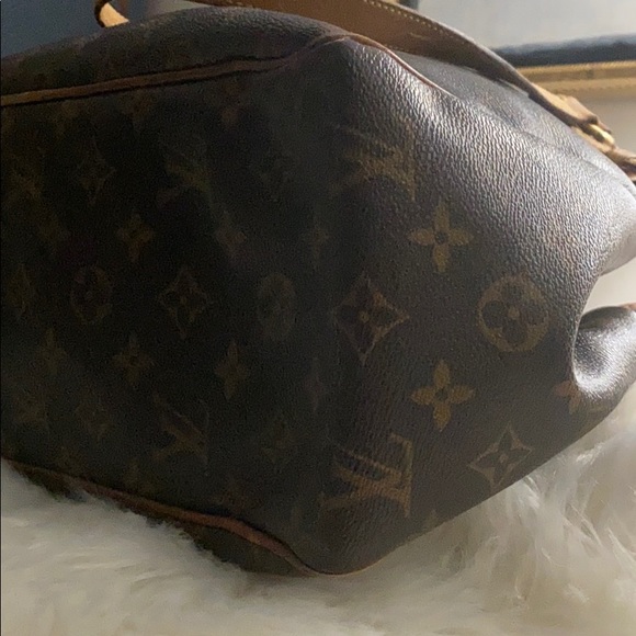 Louis Vuitton Batignolles Vertical Large Tote Bag - Picture 14 of 16